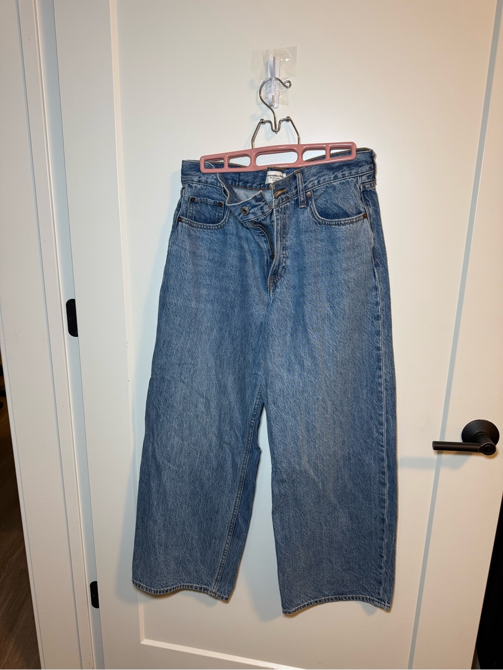 Abercrombie & Fitch ultra loose, low rise  Jeans in Medium Blue